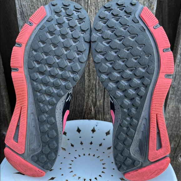 Nike Woman's Run Swift Sneaker | Size 7 - Picture 8 of 8